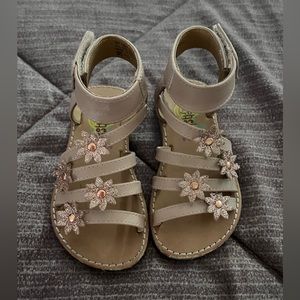 ❤️Used normal toddler sandals with flower